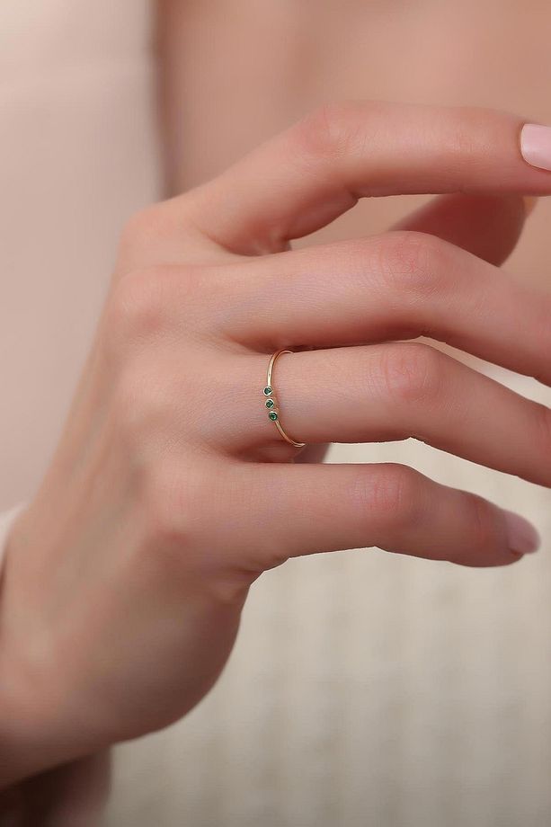 14 Ayar Altın Üç Taşlı Minimal Yeşil Yüzük - 3
