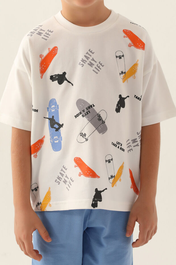 بدلة برمودا بيضاء للأولاد - 4