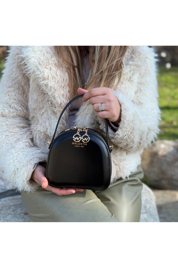 Siyah Bölmeli Ayarlanabilir Askılı Sade Ve Şık Kutu Model Kadın Çapraz Omuz Ve El Çantası - 1