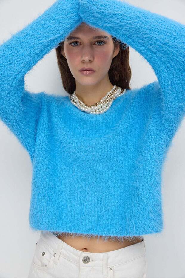 Kurzer Pullover mit Rundhalsausschnitt - 4