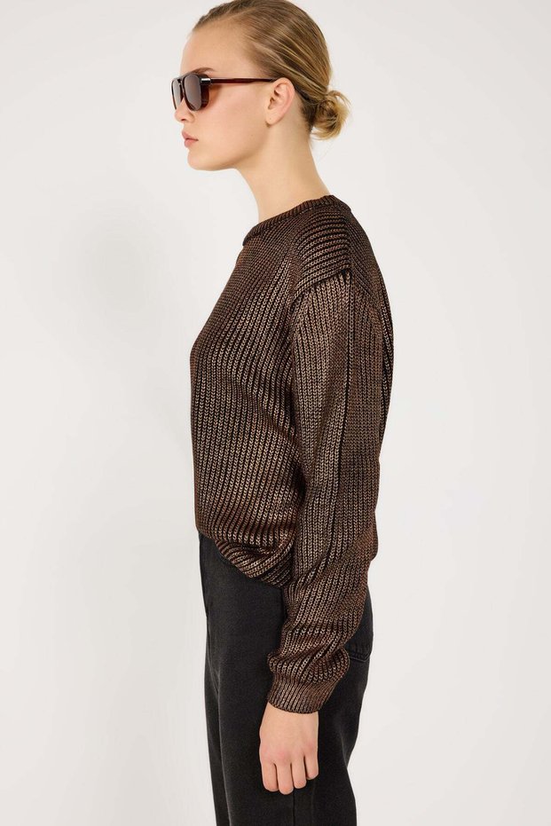 Locker sitzender Strickpullover