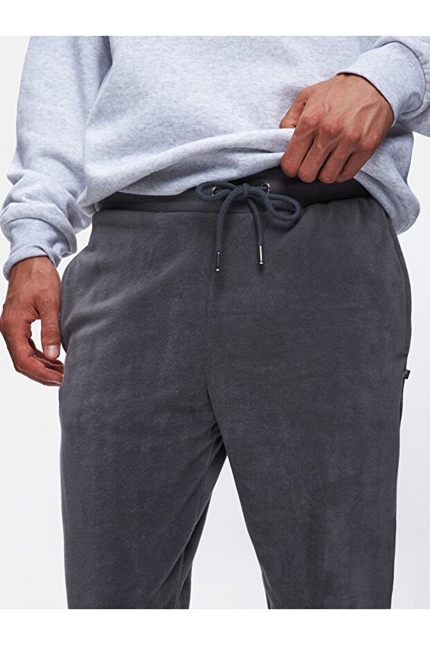 بدلة رياضية رمادية مستقيمة - 5