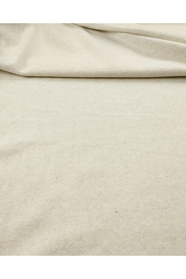 Kırçıllı Bej Renkte Jakarlı Örme En: 140 - 5