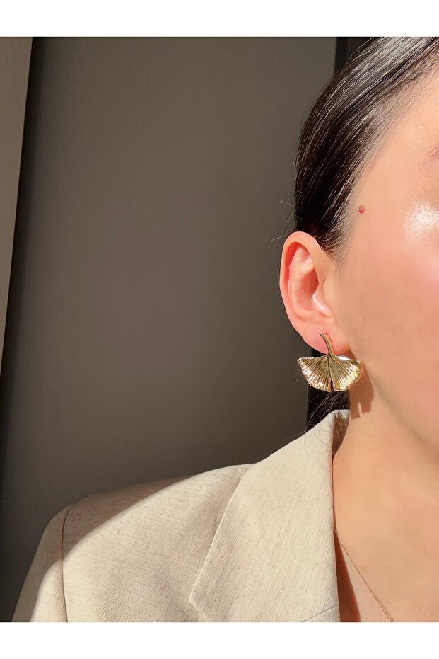 Wing Patterned Earrings - 1