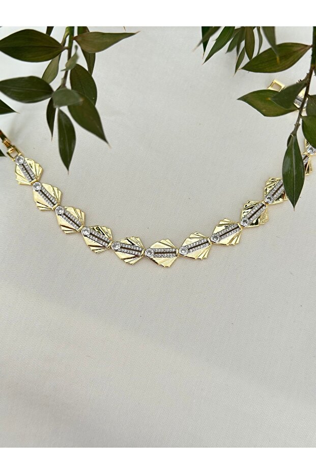 سوار حجري منقوش على شكل ورقة شجر يعادل العلامة التجارية - 3