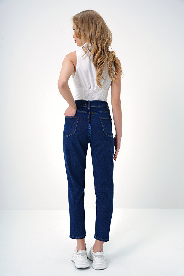 Damskie granatowe jeansy Mom Jeans z regularnym stanem i wąską nogawką, sprane, Alc-X13406 - 4