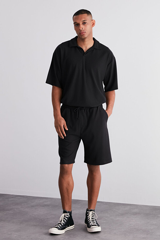 Siyah Oversize/Geniş Kesim Dokulu Kırışmaz Ottoman Şort TMNSS24SR00037 - 3