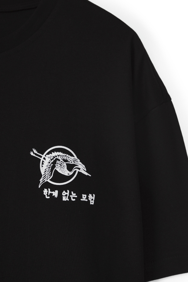 Siyah Oversize/Geniş Kesim Uzak Doğu Baskılı %100 Pamuklu T-Shirt TMNSS23TS00170 - 5