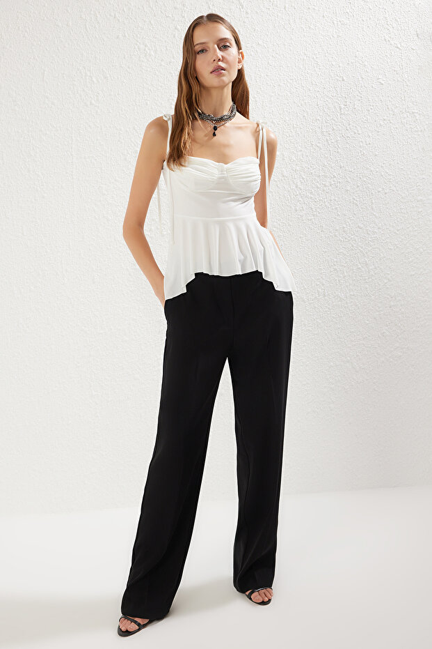 Beyaz Göğüs Detaylı Örme Bluz TPRSS25BZ00006 - 4
