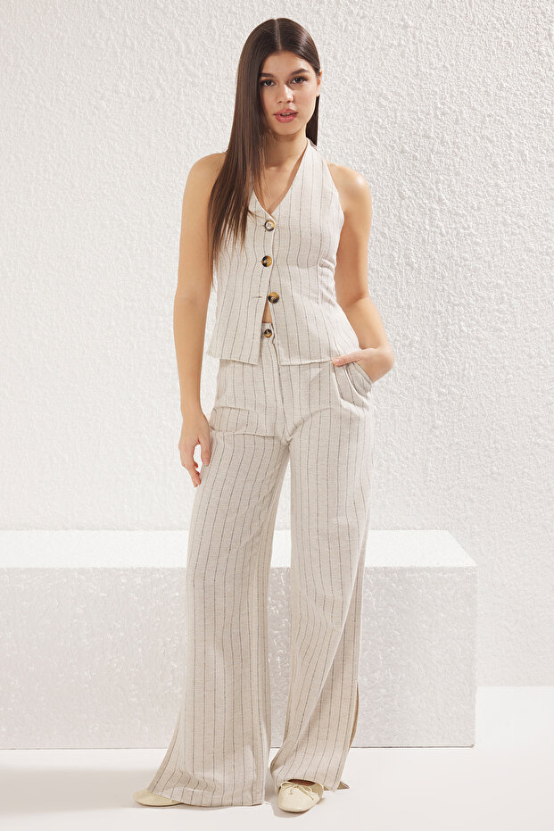 Bej Keten Görünümlü Çizgili Sırtı Açık Yelek & Wide Leg Pantolon Dokuma Alt-Üst Takım TWOSS25AU00045 - 1