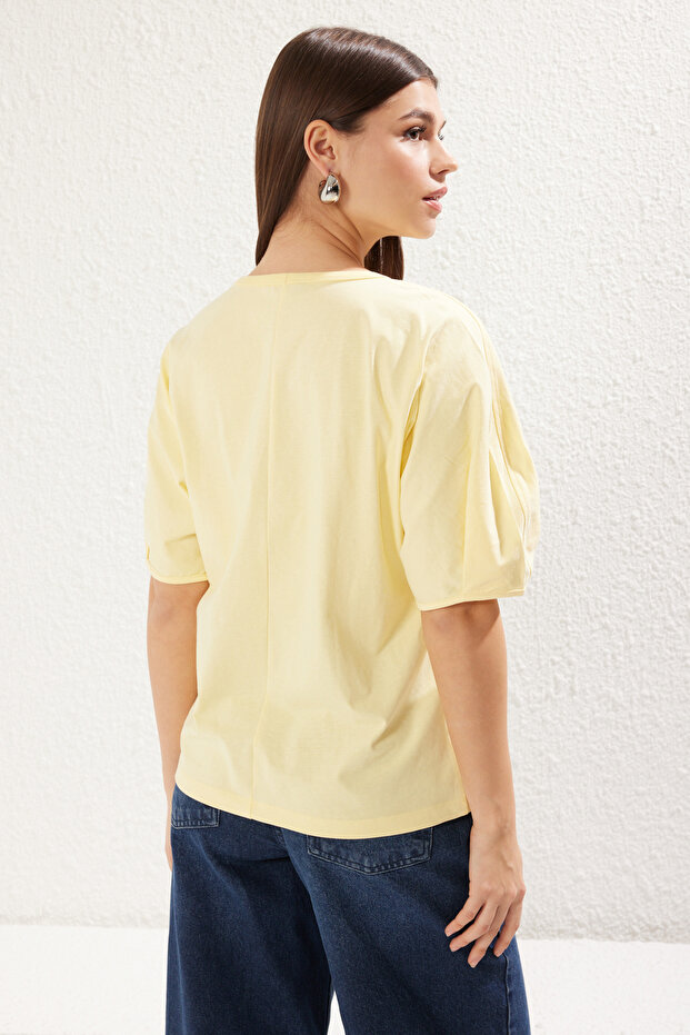 Açık Sarı %100 Pamuk Balon Kol Oversize/Geniş Kesim Örme T-Shirt TWOSS25TS00041 - 5