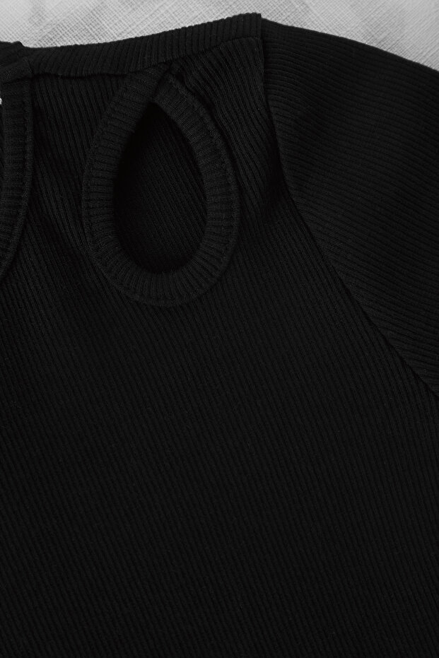 Siyah Kız Çocuk Pamuklu Basic Regular Kalıp Cut-Out Detaylı Kısa Kol Örme T-Shirt TKDSS25TS00022 - 3