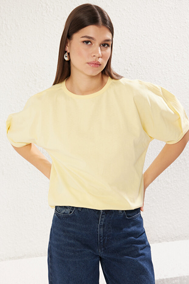 Açık Sarı %100 Pamuk Balon Kol Oversize/Geniş Kesim Örme T-Shirt TWOSS25TS00041 - 1
