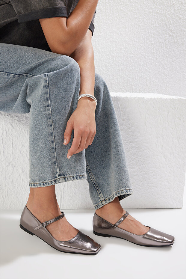 Srebrne metaliczne baleriny Mary Jane z kwadratowym noskiem i paskiem Takss25Be00003 - 4