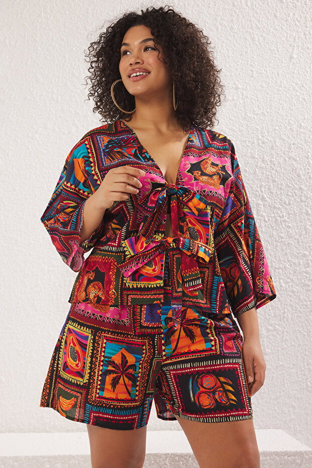 Çok Renkli Tropikal Desenli Bağlama Detaylı Beachwear Büyük Beden Alt-Üst Takım TBBSS25CP00001 - 1