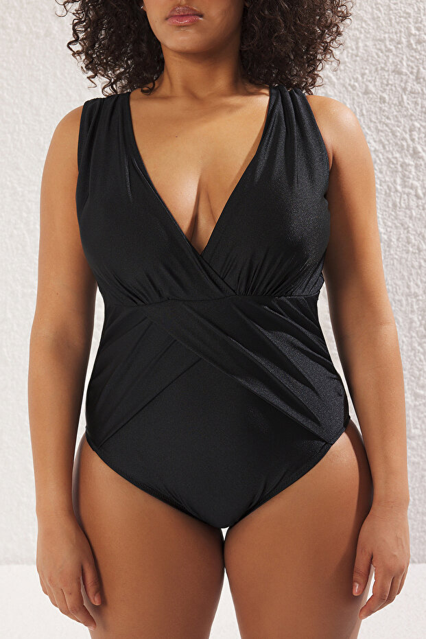 Fekete, mély V-nyakú, ráncolt részletes, nagy méretű fürdőruha TBBSS25AM00002 - 3