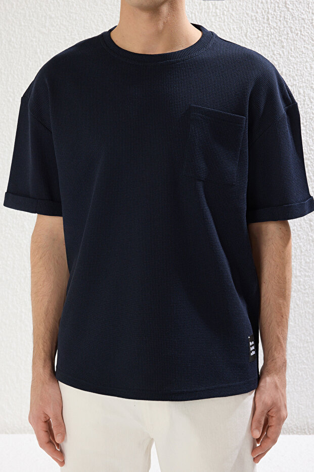 Basic Lacivert Relaxed/Rahat Kesim Dokulu Waffle Cepli Etiketli Kısa Kol T-Shirt TMNSS23TS00077 - 4