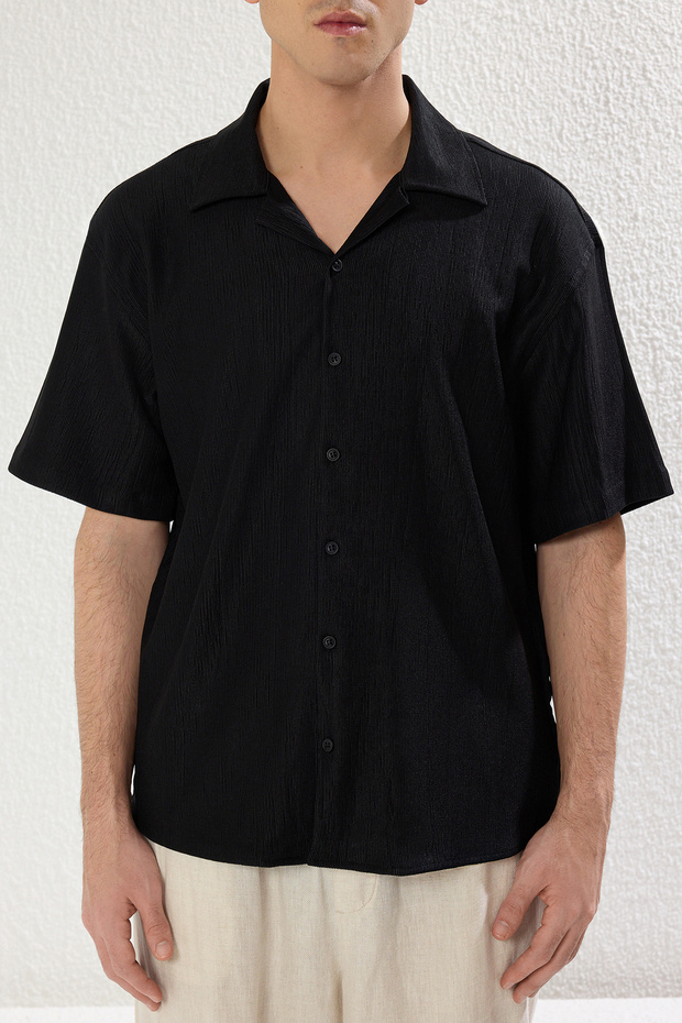 Siyah Oversize Dokulu Esnek Rahat Örme Kumaş Gömlek TMNSS25GO00006 - 3