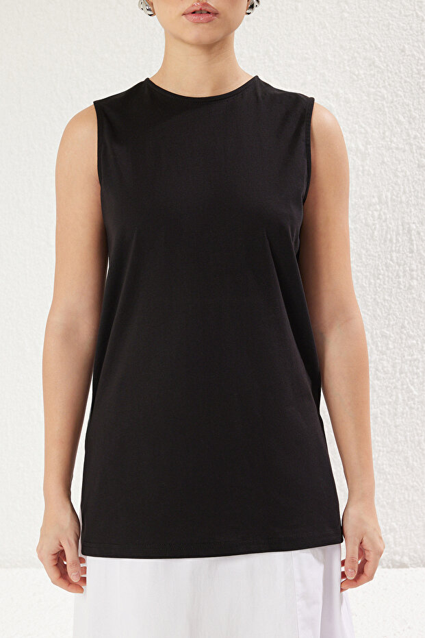 Siyah-Ten Yırtmaç Detaylı Kolsuz Örme İçlik T-Shirt TCTSS25RT00001 - 7