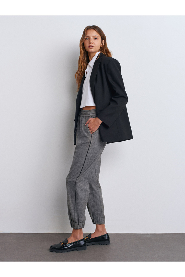 موديل 71608 - بنطال رياضي باللون الرمادي - 1