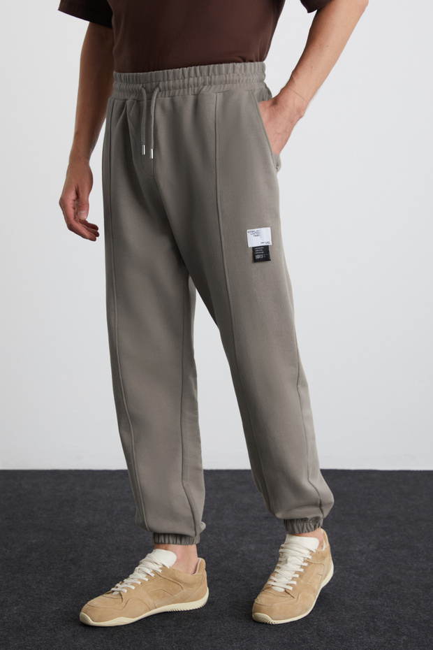 Rowan Men's Organic Cotton Relaxed Fit Fleece Lined Jogger Gray Sweatpants with Ornamental Labels