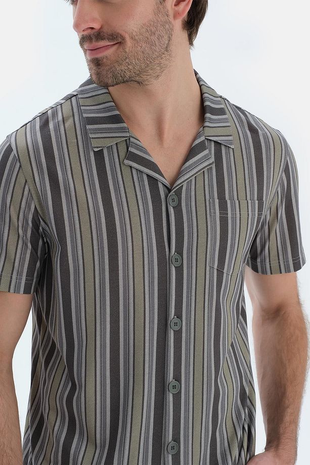 Siyah Metraj Çizgi Baskılı Gömlek Şort Pijama Takımı - 5