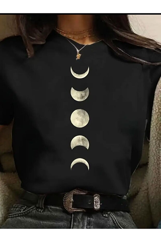 AY EVRELERİ BASKILI BASİC T-SHİRT - 1