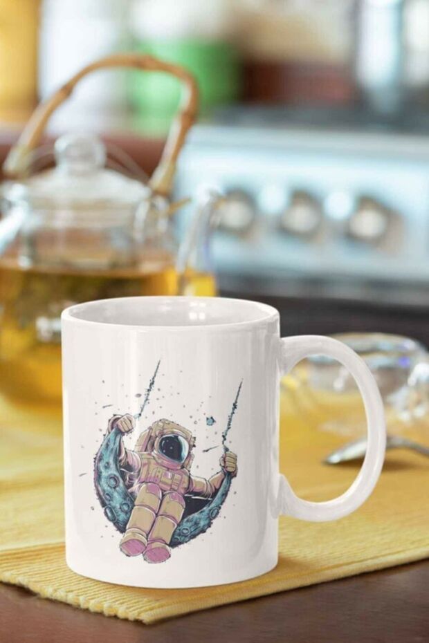 كوب مطبوع عليه رائد فضاء - 1