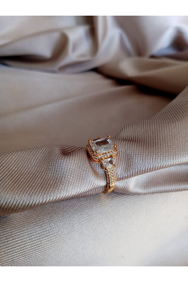 خاتم ذهبي قابل للتعديل مع جوانب حجرية مستطيلة - 2