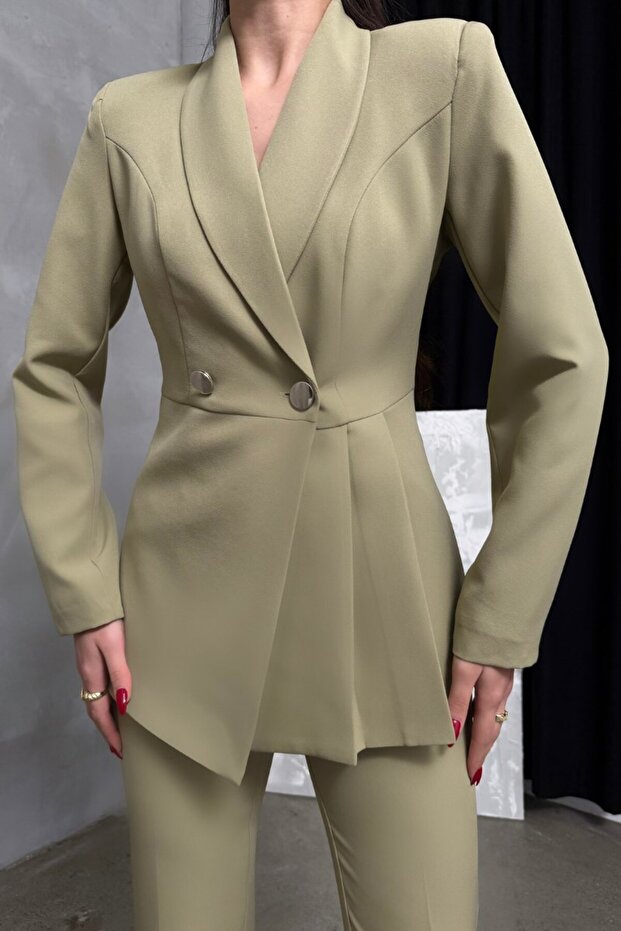 Damski podwójny żakiet i spodnie w komplecie z plisowaną i zdobioną guzikami nogawką - 7