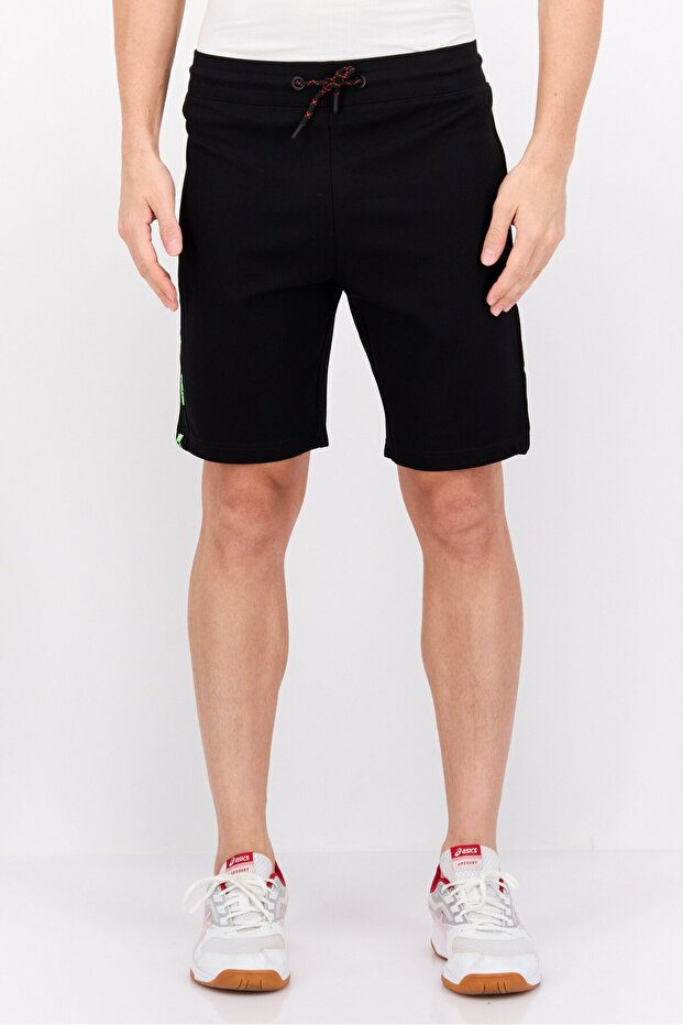 شورت رجالي أساسي بشعار العلامة التجارية، أسود - 1