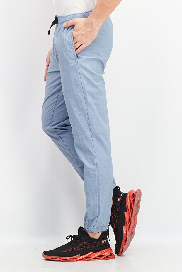 بنطال رياضي سادة بقصّة عادية للرجال، أزرق فاتح - 2