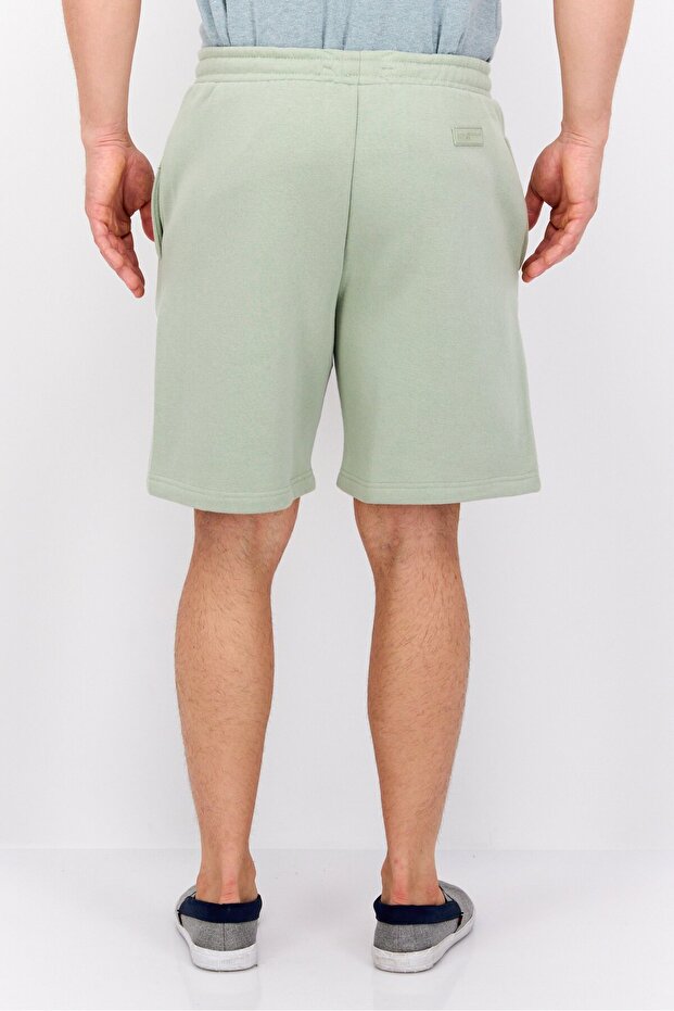 شورت رجالي أساسي بشعار العلامة التجارية، أخضر حكيم - 3
