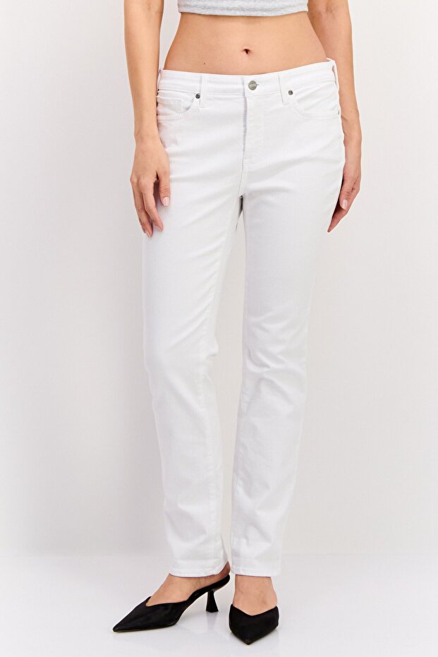 بنطال تشينو مطاطي سادة بقصّة Slim Fit للنساء، باللون الأبيض