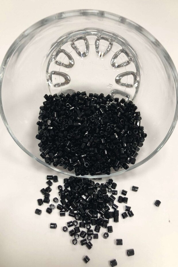 Black Twisted Cut Beads (2-2,5mm)