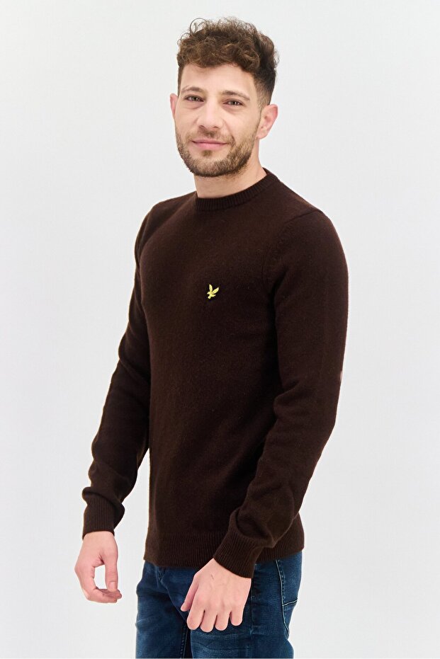 كنزة رجالي برقبة دائرية وشعار مطبوع، بني غامق - 2