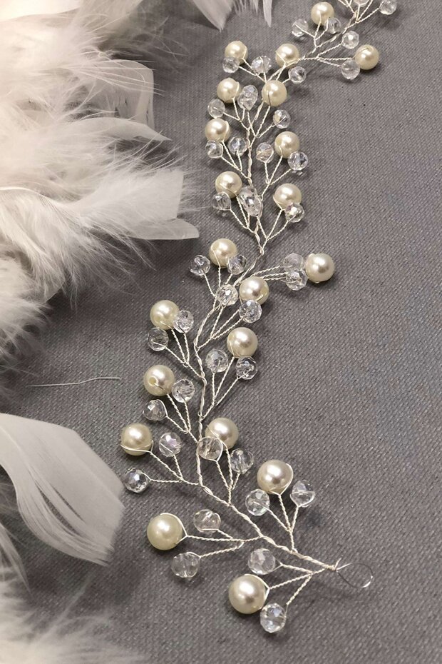 Hair Accessory with Crystals and Cream Pearls