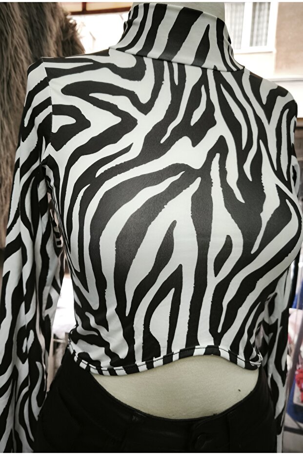 Zebra desenli crop - 2