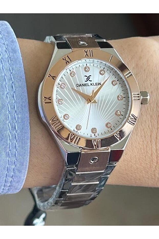 Daniel Klein Stylish and Sporty with Its Modern Design New Model Women's Wristwatch Suitable for Any Occasion