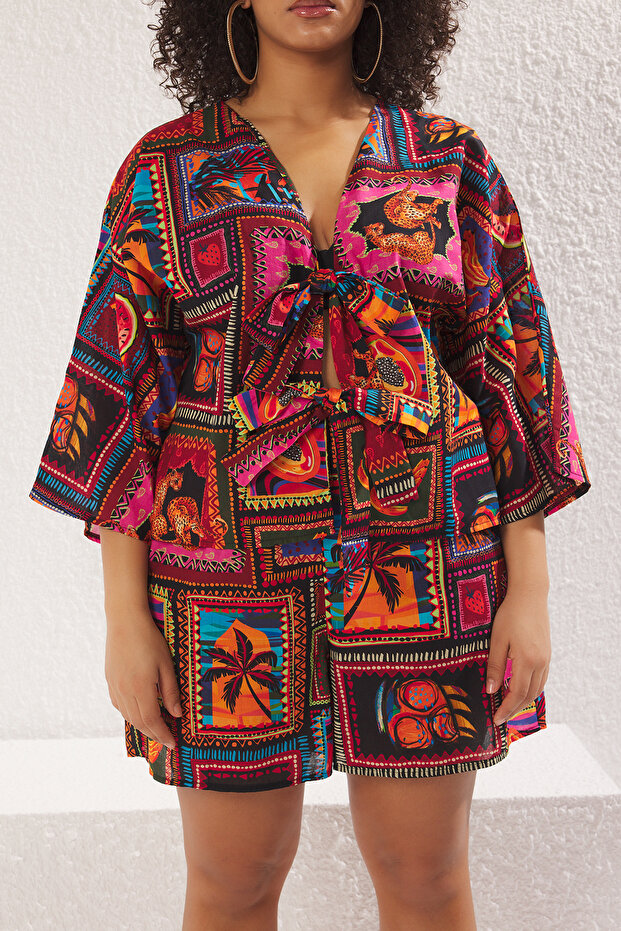 Çok Renkli Tropikal Desenli Bağlama Detaylı Beachwear Büyük Beden Alt-Üst Takım TBBSS25CP00001 - 3
