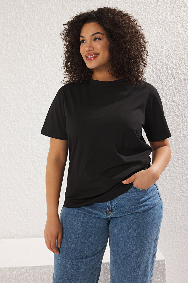 Siyah Regular Fit Sırtı Bağlama/Fiyonk Detaylı Örme Büyük Beden T-shirt TBBSS25BF00000 - 3