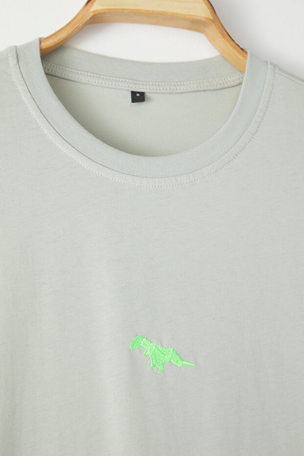 Gri Oversize/Geniş Kesim Kısa Kol Dinozor Nakışlı %100 Tok Kumaş T-shirt TMNSS23TS00243 - 4