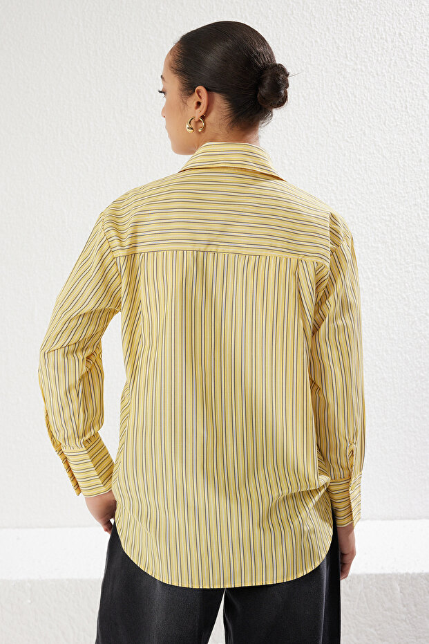 Sarı İçinde Büstiyerli Çizgili Oversize Geniş Kalıp Dokuma Gömlek TWOSS25GO00076 - 6