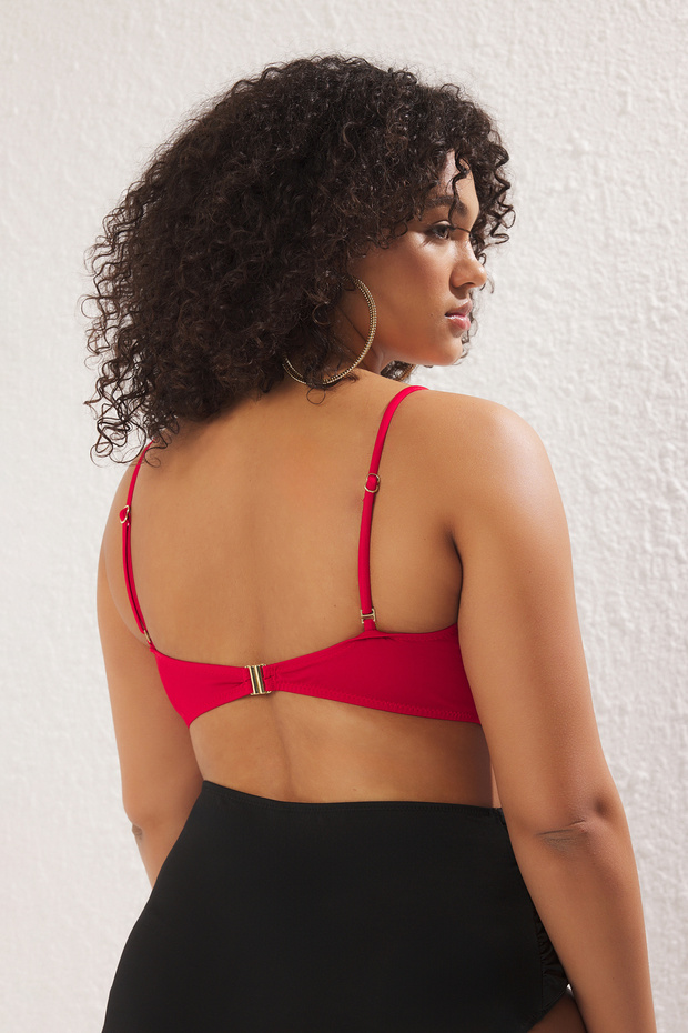 Kırmızı Straplez Premium Aksesuarlı Mix&Match Bikini Üstü TBBSS25CT00003 - 5