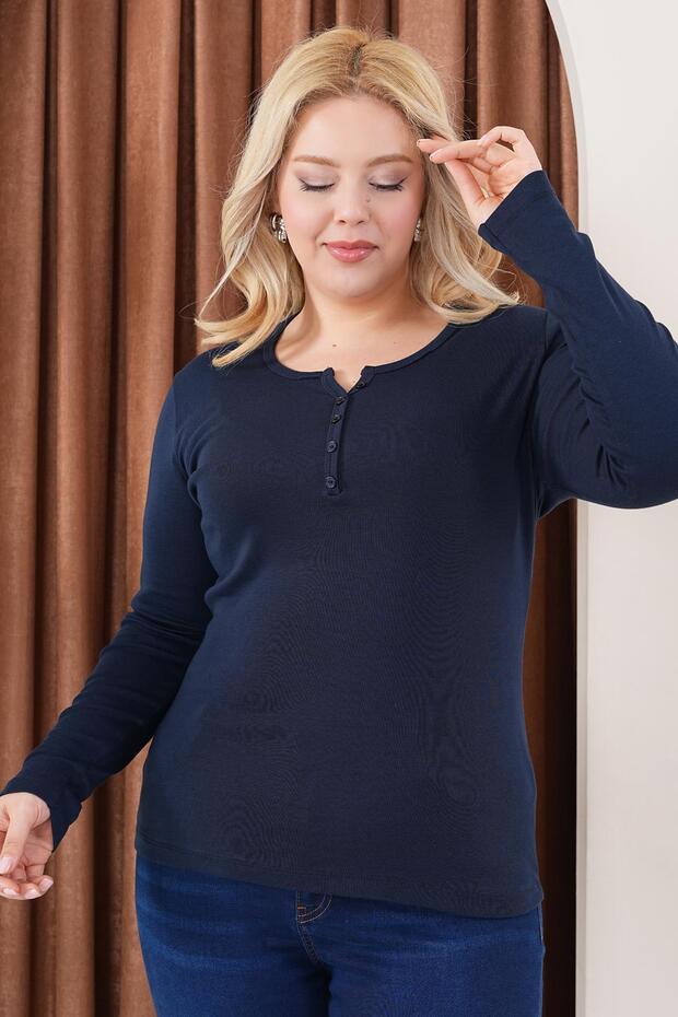 بلوزة أساسية من القطن والليكرا مع تفاصيل أزرار كبيرة الحجم - 5