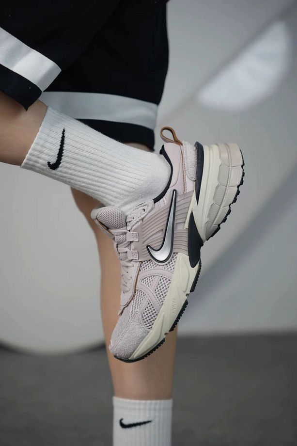 NİKE V2K RUN KADIN SNEAKER AYAKKABI-FN6703-001 - 3
