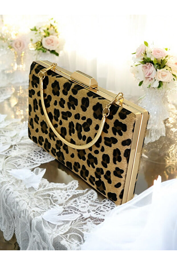 حقيبة سهرة مستوردة بنقشة الفهد مع ريش - 4