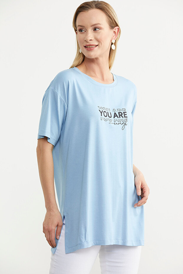 بلوزة زرقاء مطبوعة مقاس كبير - 2