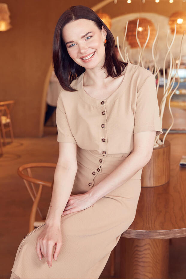 طقم كريب مزدوج بتفاصيل أزرار - بيج - 3