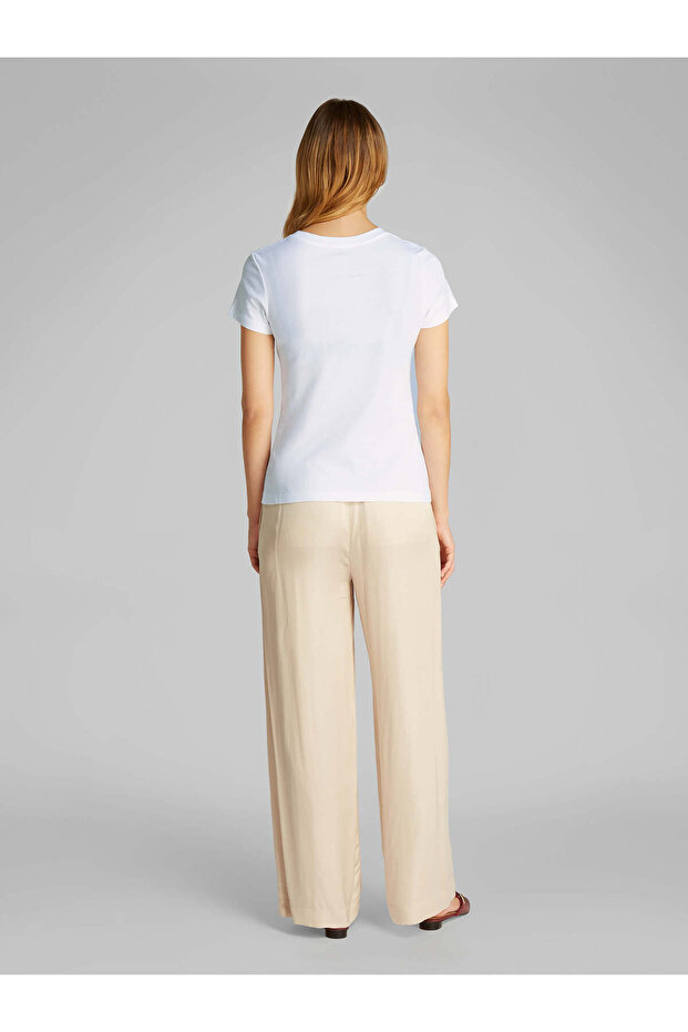 Kadın Beyaz Kısa Kollu Tişört - 3